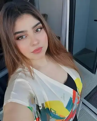 Queula Escort